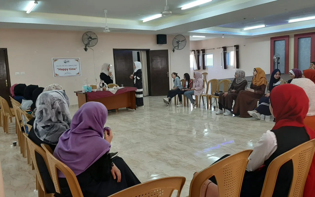فعاليات المخيم الصيفي ” Happy Time ” للطالبات المتفوقات في الصف التاسع