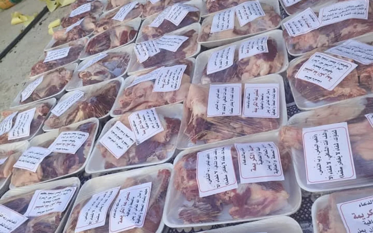 توزيع لحوم ضمن مشروع أجر وعافية