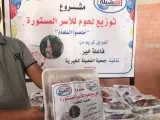توزيع لحوم للأسر المستورة ضمن مشروع “أطموا الطعام”